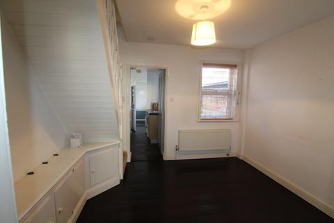 2 bedroom terraced house to rent, Pearce Road, Ipswich, IP3