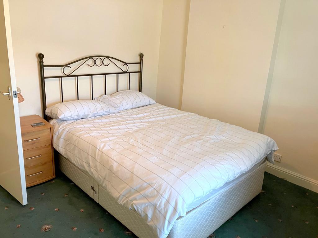 Bedroom 1 (Front)