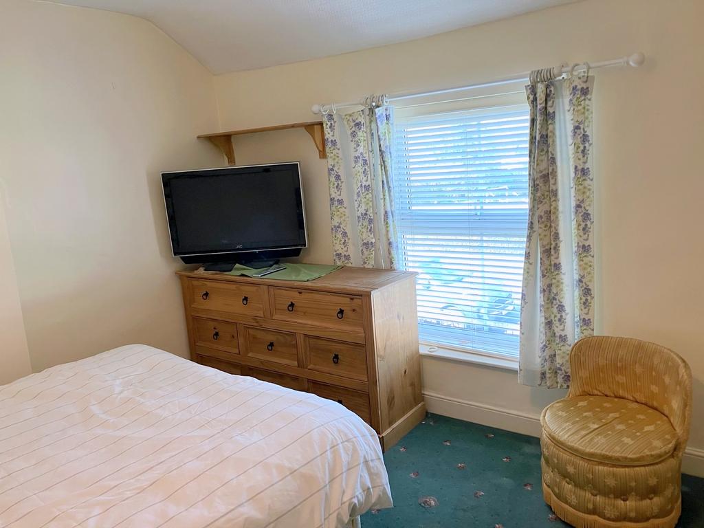 Bedroom 1 (Front)