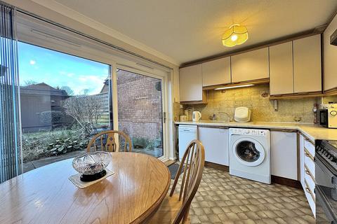 46 Challacombe, Furzton, Milton Keynes, MK4 1DP