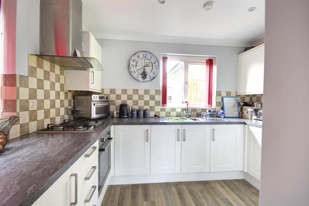 Kitchen 2 .jpg