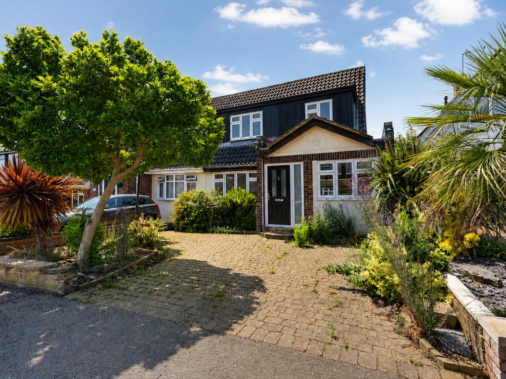 3 bedroom semi-detached house for sale in Leigh-on-sea on OnTheMarket