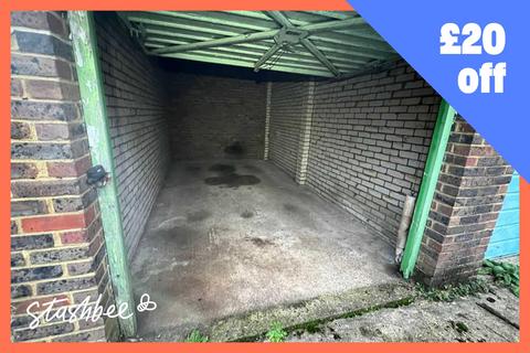 Garage to rent, Southbourne Gardens, London SE12