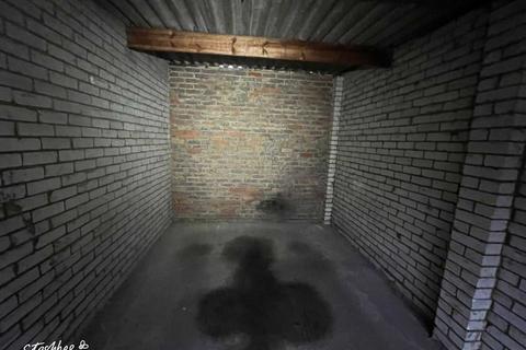 Garage to rent, Southbourne Gardens, London SE12