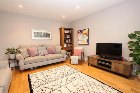 19a Kings Lane, Sutton, SM1 4NY