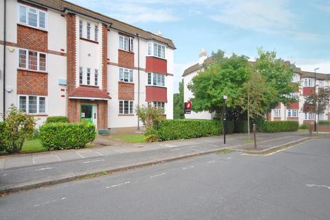 2 bedroom flat to rent, Amblecote Road London SE12