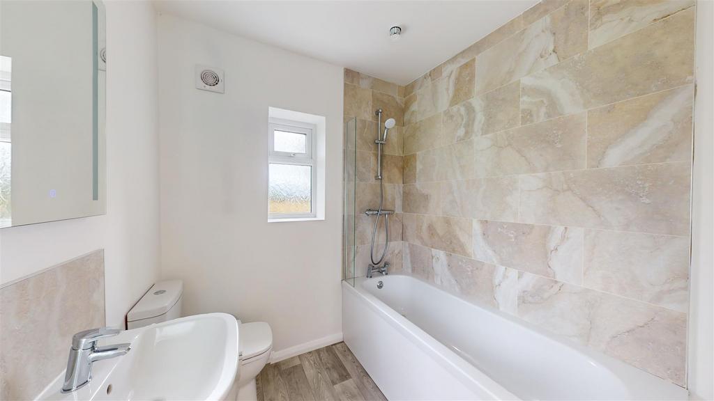 Betton Strange 6 Bathroom.jpg