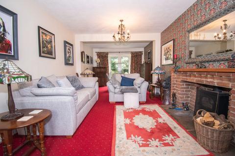 1 Barry Drive, Kirby Muxloe, Leicester, LE9 2HG