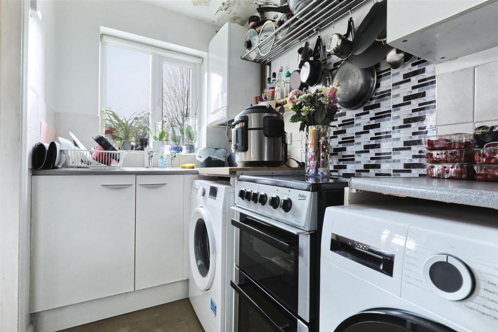 Kitchen2.jpg