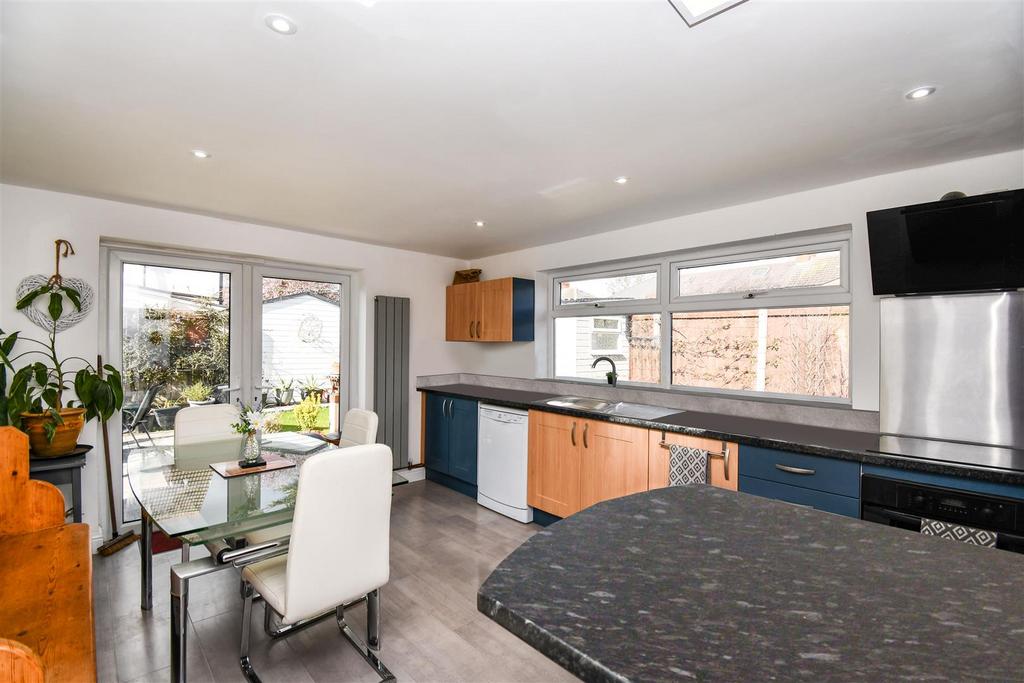 Kitchen / dining room