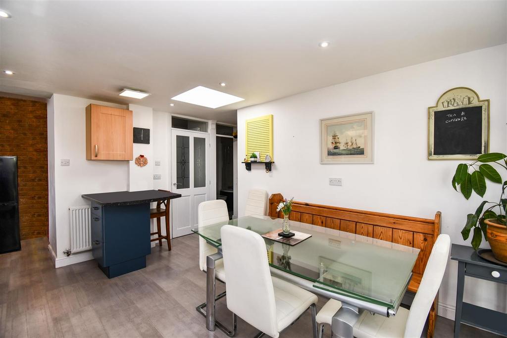 Kitchen / dining room