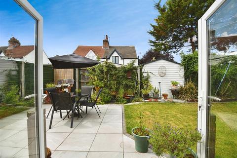 3 bedroom semi-detached house for sale, Derringham Avenue, Anlaby Common, Hull
