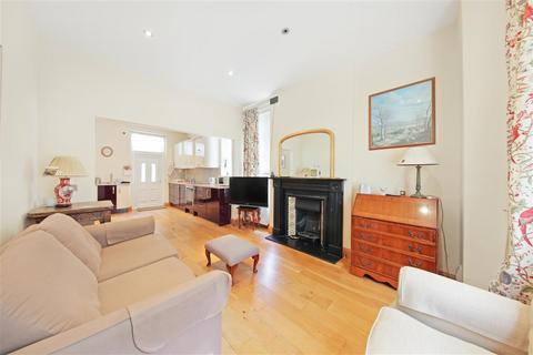 2a Beechmore Road, London, SW11 4ET