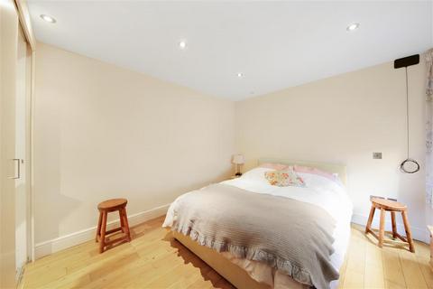 2a Beechmore Road, London, SW11 4ET