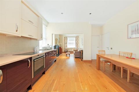 2a Beechmore Road, London, SW11 4ET