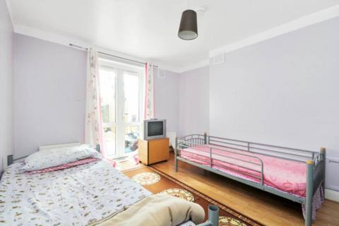 277a Uxbridge Road, London, W12 9DT