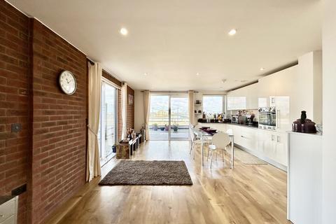 3 bedroom penthouse for sale, Warehouse Court, Woolwich, London SE18