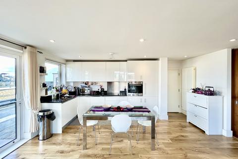 3 bedroom penthouse for sale, Warehouse Court, Woolwich, London SE18