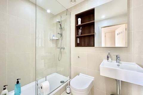 3 bedroom penthouse for sale, Warehouse Court, Woolwich, London SE18