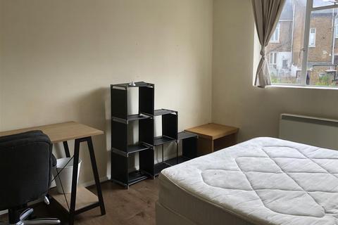 2 bedroom apartment to rent, Neeld Crescent, Hendon