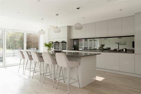 5 bedroom detached house for sale, Lodge Lane, Redhill