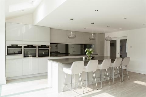 5 bedroom detached house for sale, Lodge Lane, Redhill