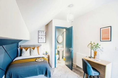 undefined, BILLS INCLUDED - Grosmont Place, Bramley, Leeds, LS13