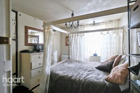 1 bedroom cottage for sale, Clacton Road, Clacton-On-Sea