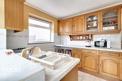 31 Westacott, Hayes, UB4 8AQ