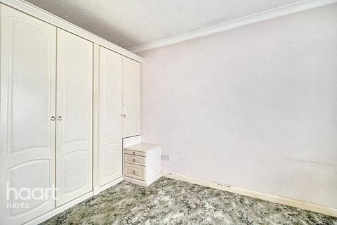 31 Westacott, Hayes, UB4 8AQ
