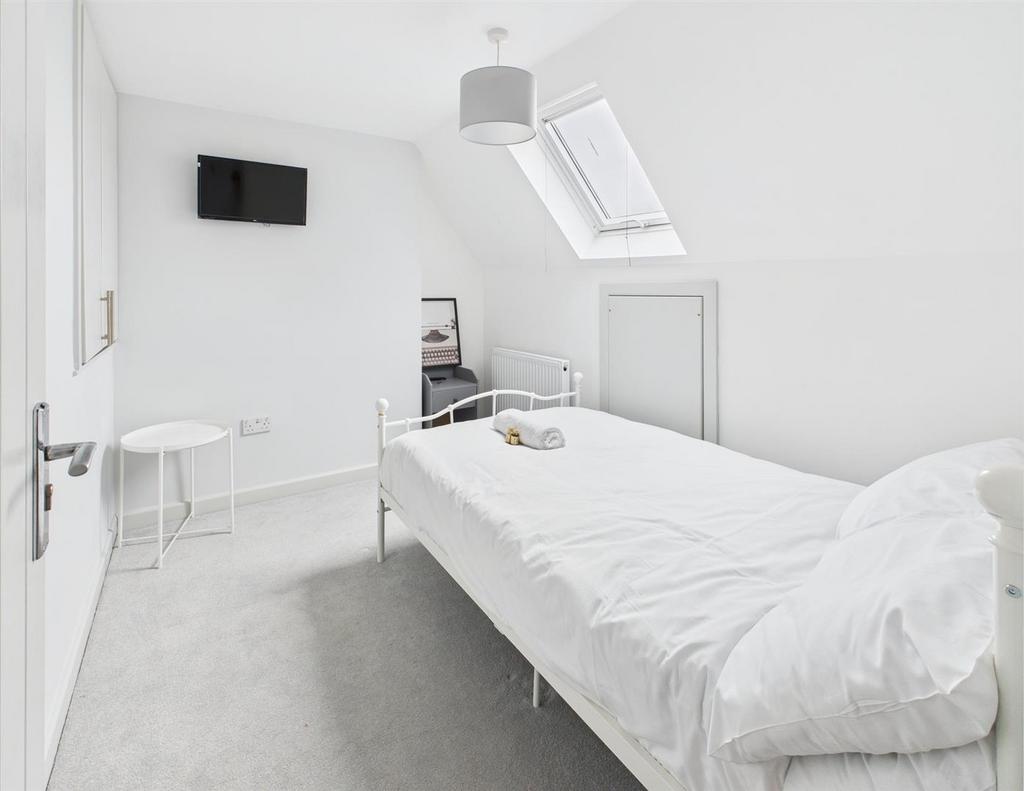 Bedroom 6.jpg