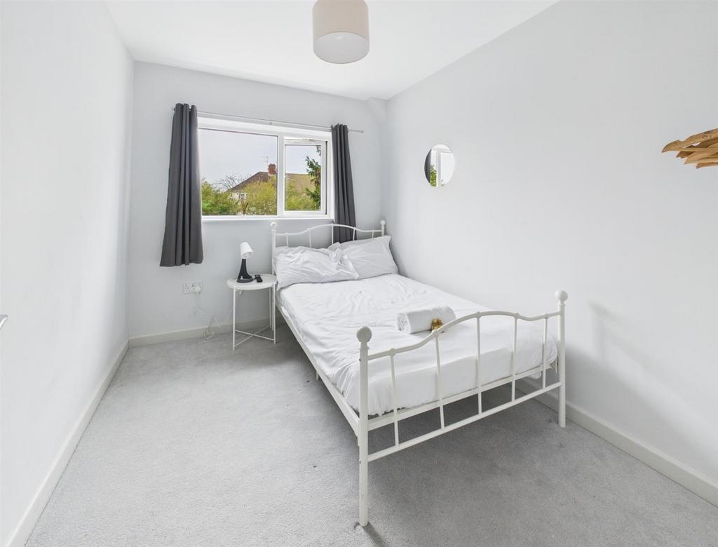 Bedroom 1.jpg