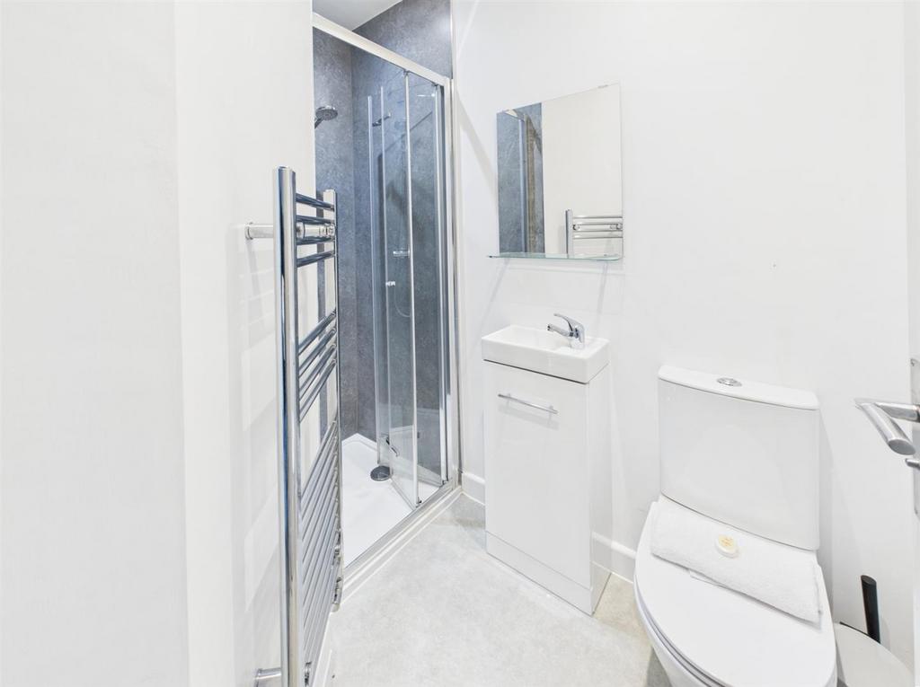 Bathroom 1 - 1.jpg