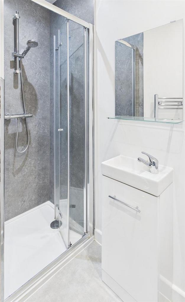 Bathroom 1 - 2.jpg