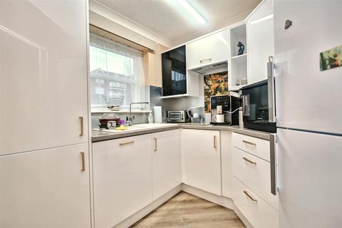 1 bedroom retirement property for sale, Granville Road, Eastbourne