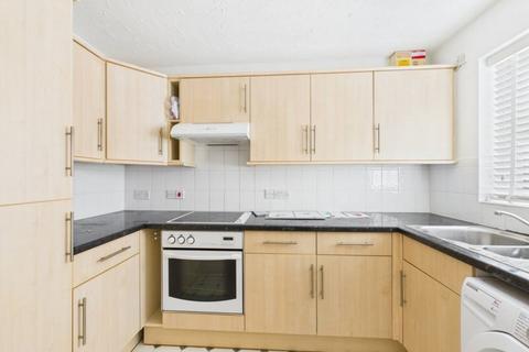2 bedroom semi-detached house to rent, Michaelmas Court, Gloucester