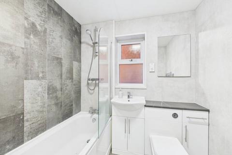 2 bedroom semi-detached house to rent, Michaelmas Court, Gloucester