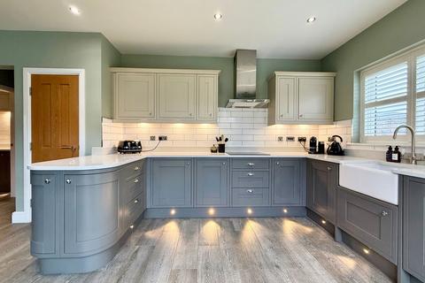 4 Orchard Park, Ulleskelf, Tadcaster, LS24 9FT