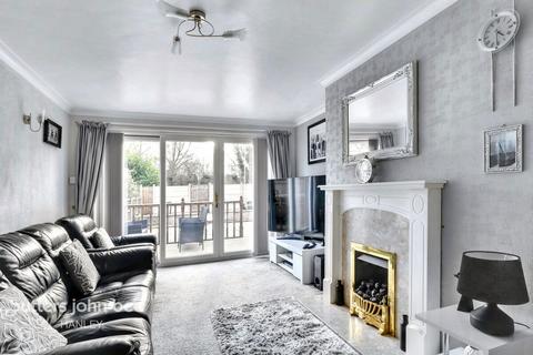 19 Deepdale Close, Stoke-on-trent, ST6 8XF