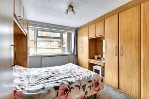 19 Deepdale Close, Stoke-on-trent, ST6 8XF