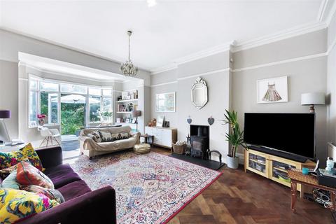 3 bedroom flat for sale, Lydford Road, London, NW2