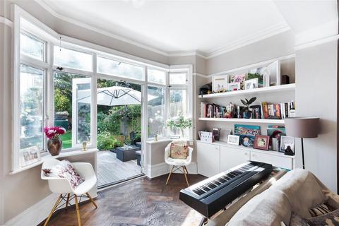 3 bedroom flat for sale, Lydford Road, London, NW2