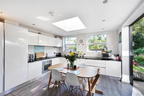3 bedroom flat for sale, Lydford Road, London, NW2
