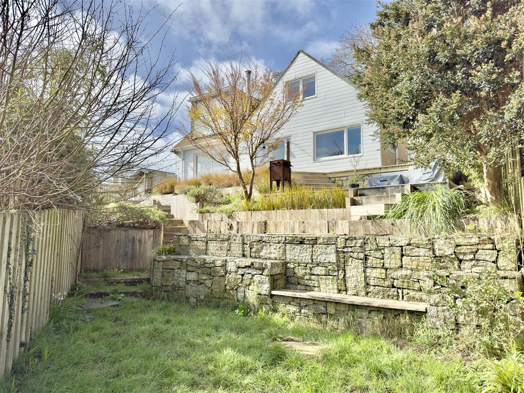 Lower lawn to house.jpeg