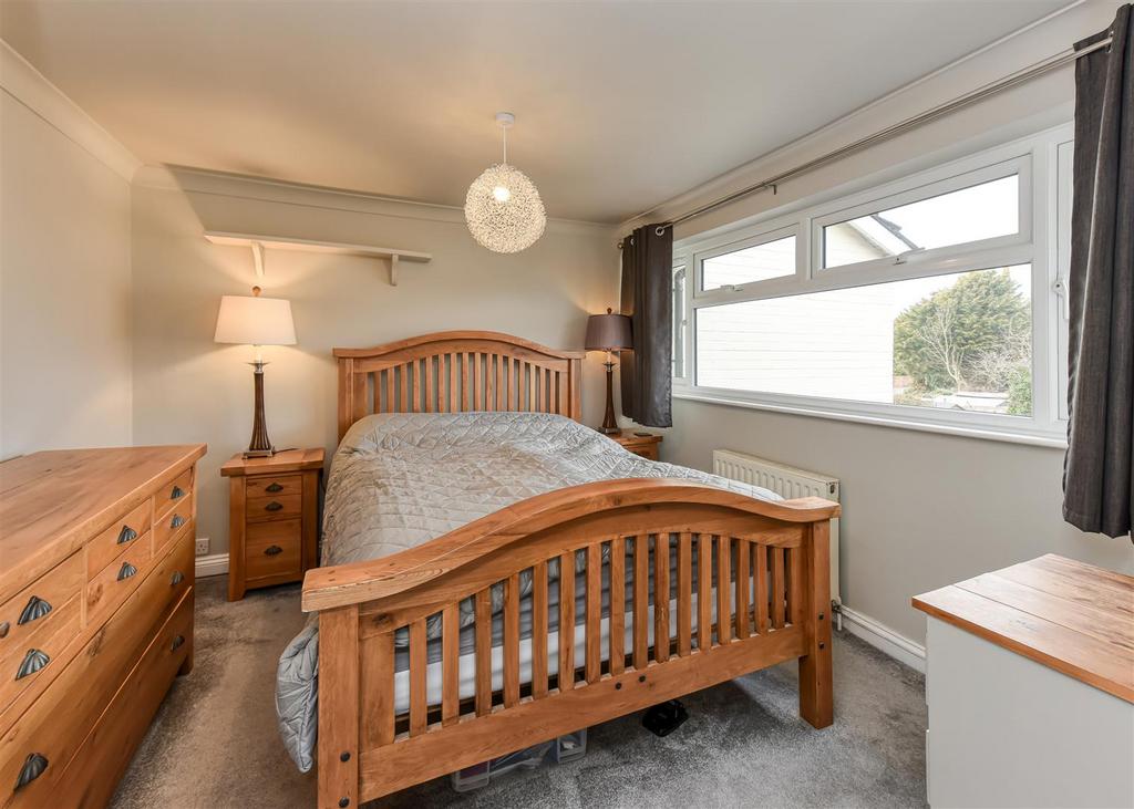 13 The Square-bed1.jpg