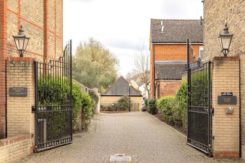 3 bedroom terraced house for sale, Dorchester Mews, St Margarets