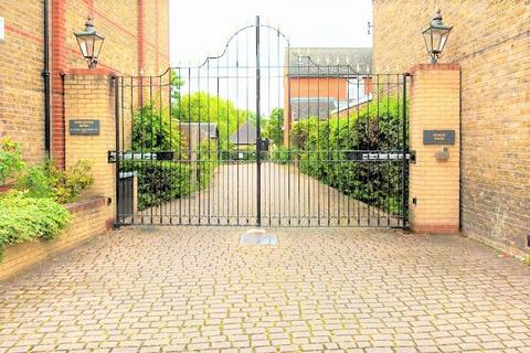 3 bedroom terraced house for sale, Dorchester Mews, St Margarets