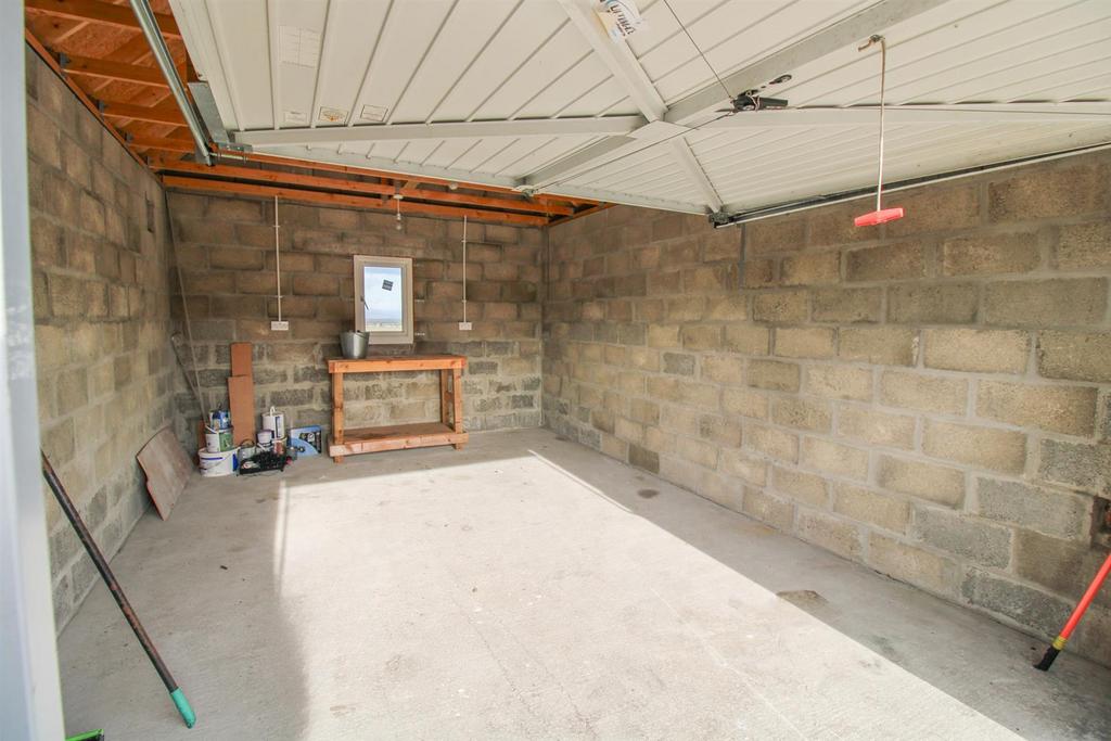 GARAGE INTERNAL.jpg