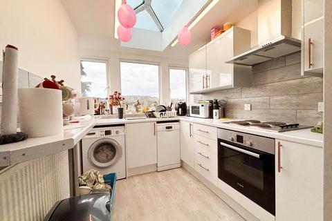 5 bedroom maisonette to rent, Stottbury Road, Bristol BS7