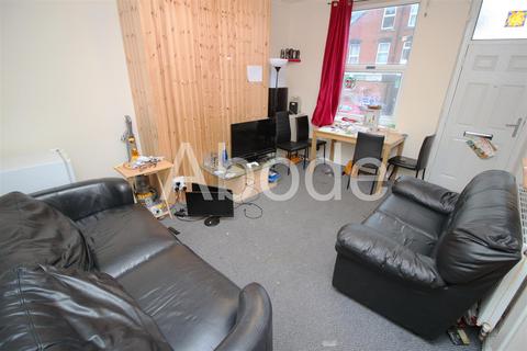 4 bedroom house to rent, Royal Park Grove, Hyde Park, Leeds